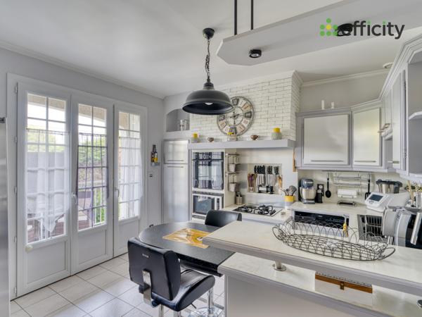 Maison
         9 pièces
        - 205 m² Exclusivité 439 000 € *