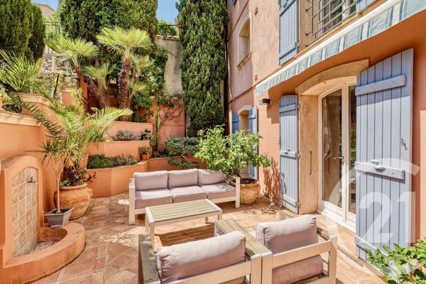 Maison à vendre  6 pièces - 204 m 2   HYERES  - 83