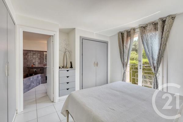 Maison à vendre  6 pièces - 204 m 2   HYERES  - 83