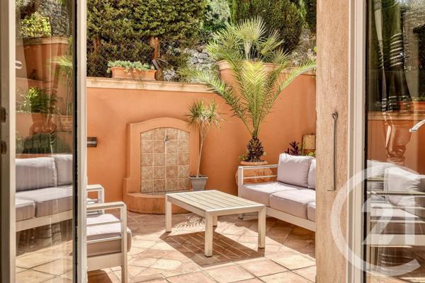 Maison à vendre  6 pièces - 204 m 2   HYERES  - 83