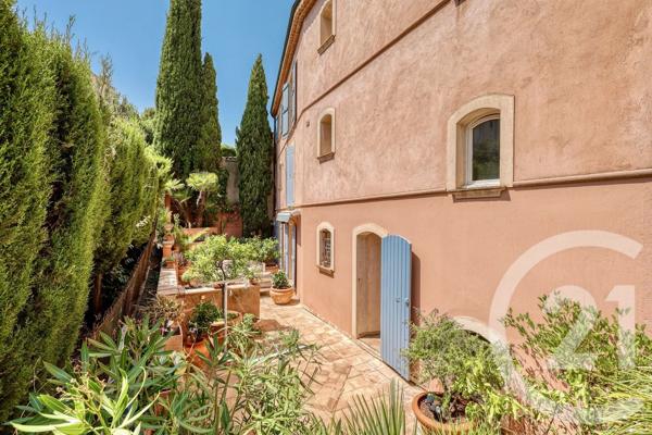 Maison à vendre  6 pièces - 204 m 2   HYERES  - 83