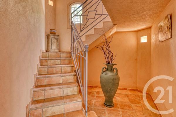 Maison à vendre  6 pièces - 204 m 2   HYERES  - 83