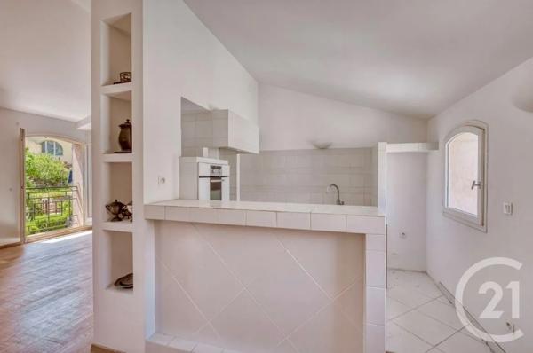 Maison à vendre  6 pièces - 204 m 2   HYERES  - 83