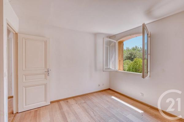 Maison à vendre  6 pièces - 204 m 2   HYERES  - 83