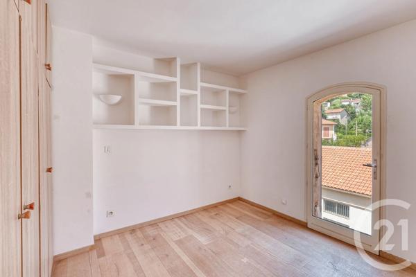 Maison à vendre  6 pièces - 204 m 2   HYERES  - 83