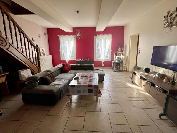 Maison familiale avec garage, terrain et dépendance