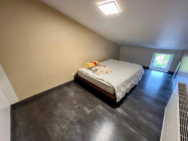 Maison familiale avec garage, terrain et dépendance