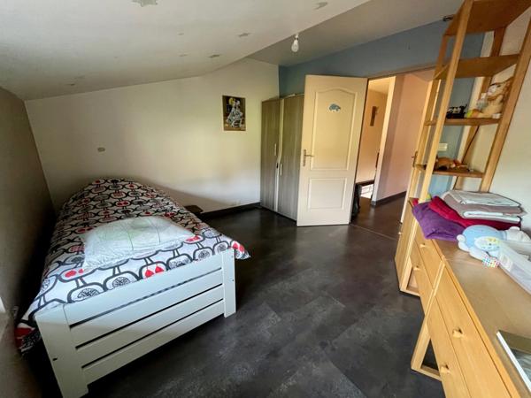 Maison familiale avec garage, terrain et dépendance