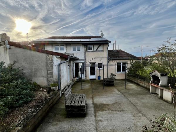 Maison familiale avec garage, terrain et dépendance