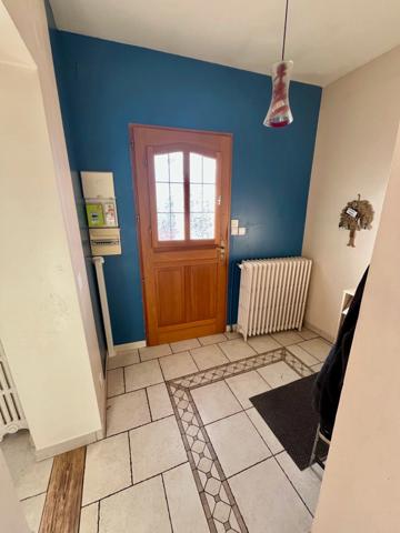 Maison familiale avec garage, terrain et dépendance