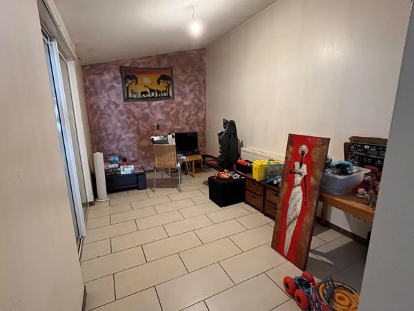 Maison familiale avec garage, terrain et dépendance