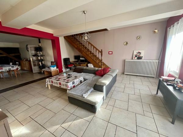 Maison familiale avec garage, terrain et dépendance