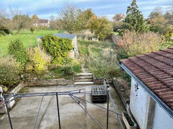 Maison familiale avec garage, terrain et dépendance