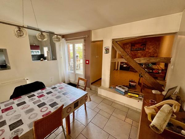 Maison familiale avec garage, terrain et dépendance