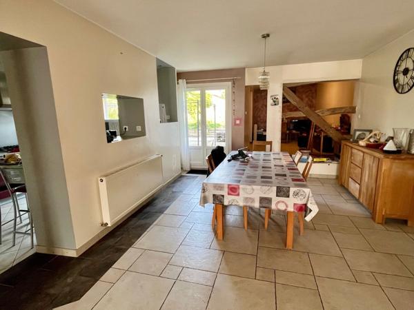 Maison familiale avec garage, terrain et dépendance
