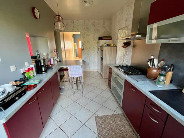 Maison familiale avec garage, terrain et dépendance