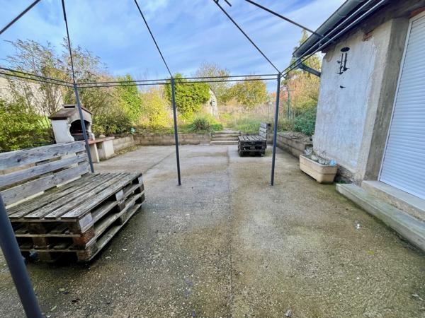 Maison familiale avec garage, terrain et dépendance