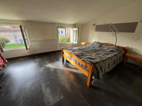 Maison familiale avec garage, terrain et dépendance