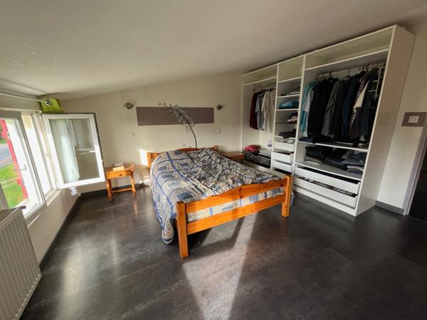 Maison familiale avec garage, terrain et dépendance