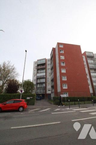 Appartement de 88 m2 habitables environ, situé au 5ème étage  d'une résidence avec ascenseur et...