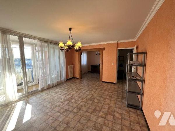 Appartement de 88 m2 habitables environ, situé au 5ème étage  d'une résidence avec ascenseur et...