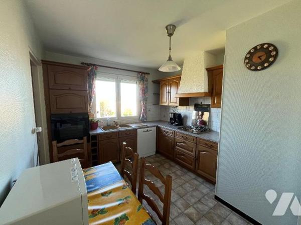 Appartement de 88 m2 habitables environ, situé au 5ème étage  d'une résidence avec ascenseur et...
