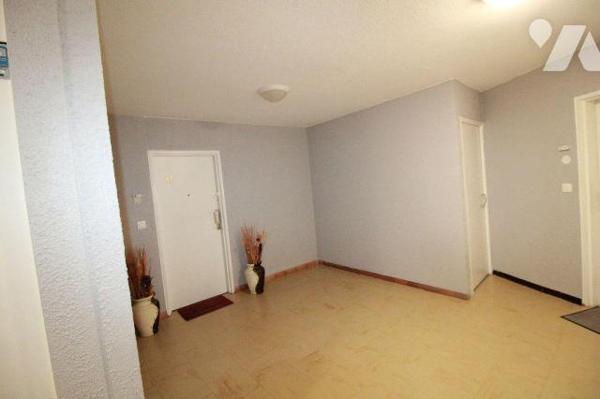 Appartement de 88 m2 habitables environ, situé au 5ème étage  d'une résidence avec ascenseur et...