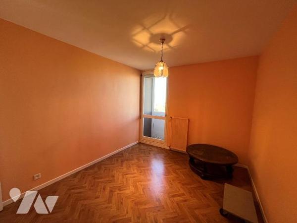 Appartement de 88 m2 habitables environ, situé au 5ème étage  d'une résidence avec ascenseur et...