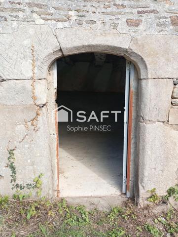 Beau potentiel pour cette grande longère en pierre à rénover