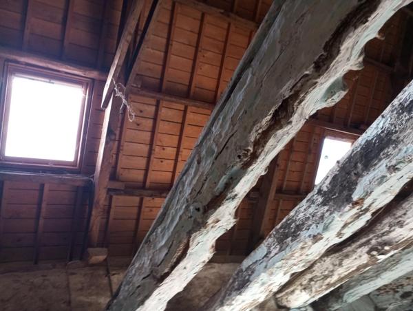 Beau potentiel pour cette grande longère en pierre à rénover