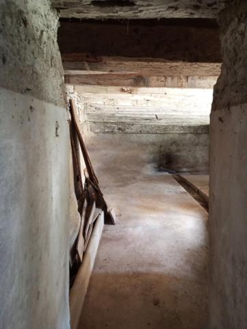 Beau potentiel pour cette grande longère en pierre à rénover