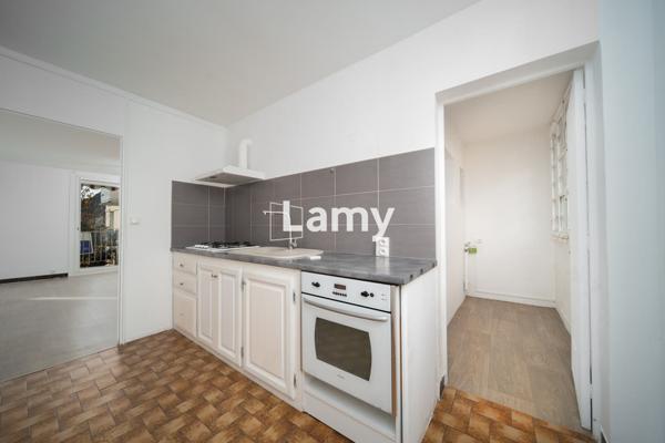 Parking + annexe + appartement