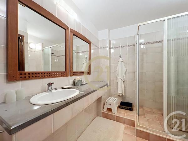 Maison à vendre  4 pièces - 146,89 m 2   UZES  - 30