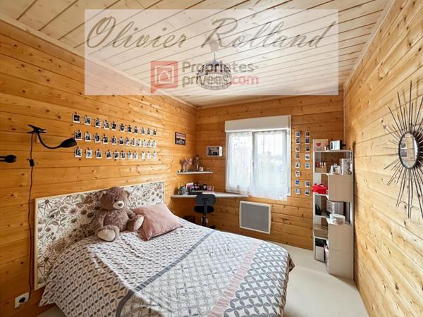 Chalet d'exception en bois massif (DPE B) - Plain-pied 135 m², 4 chambres, véranda & annexes sur 1 318 m² de terrain