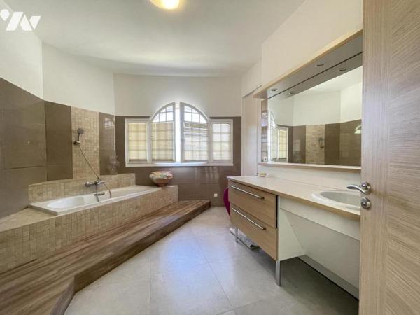 APPARTEMENT TOIT TERRASSE T7  et LOCAL PROFESSIONNEL 444 m²