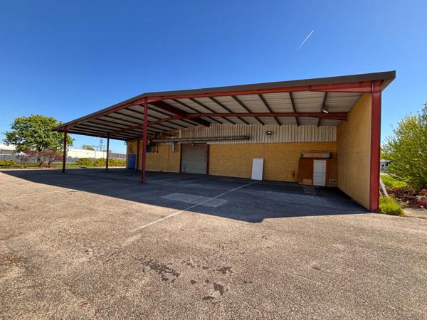 BÂTIMENT D’ACTIVITÉ INDÉPENDANT À LOUER – 1 991 m² – TERRAIN 4 500 m² – ACCÈS A89 IMMÉDIAT – Lentilly