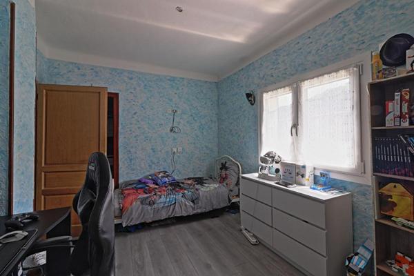 Maison de ville 135 m² environ, 4 chambres, garage, caves et jardin