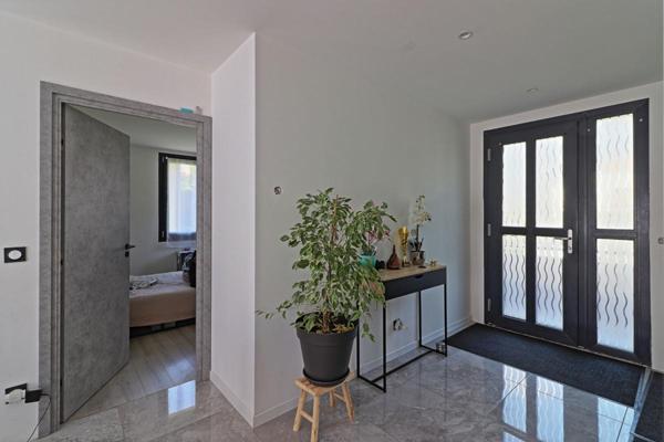 Maison de ville 135 m² environ, 4 chambres, garage, caves et jardin