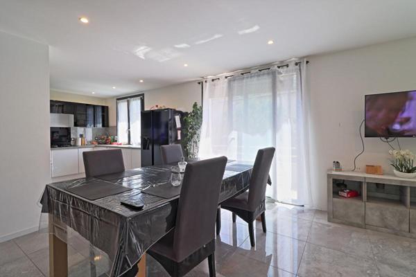 Maison de ville 135 m² environ, 4 chambres, garage, caves et jardin