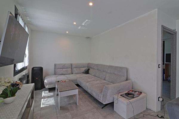 Maison de ville 135 m² environ, 4 chambres, garage, caves et jardin