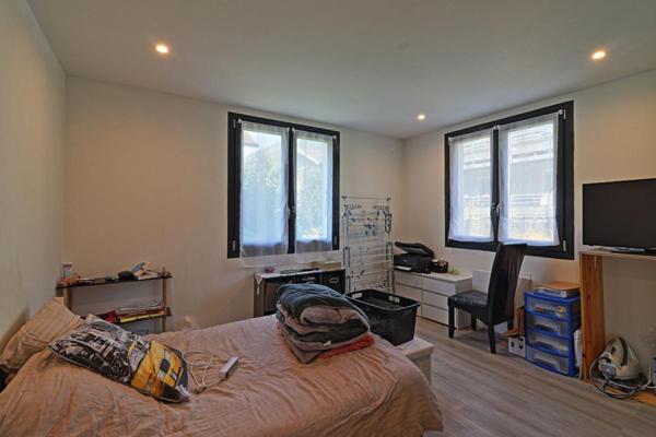 Maison de ville 135 m² environ, 4 chambres, garage, caves et jardin