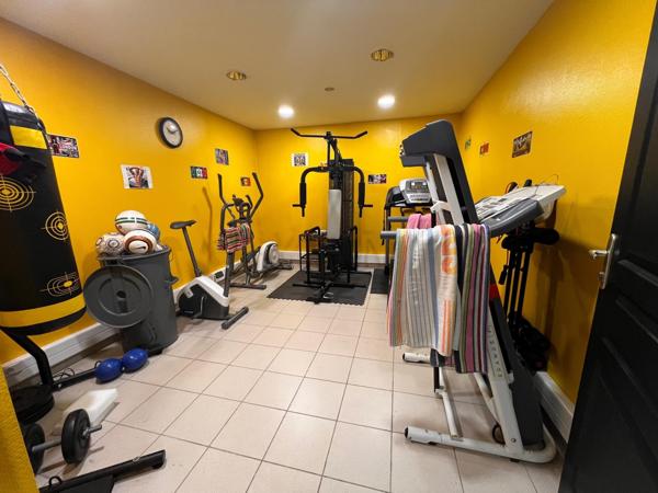 Maison Mixte à Roubaix - Opportunité Investissement - zone Franche