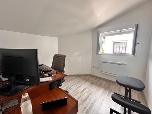 Maison à vendre à Chaville - 6 pièces, 4 chambres et bureau, excellent état €700 000 ** - Référence 572-C