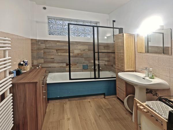 Grande maison T5 avec bel espace jardin en terrasses avec vue 272 000 € H.A.I.*