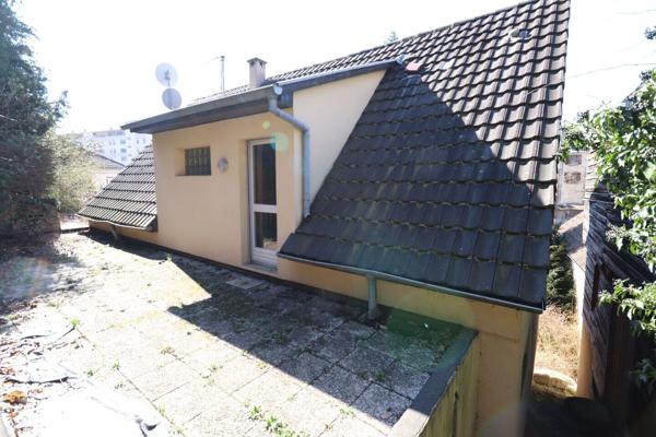 Grande maison T5 avec bel espace jardin en terrasses avec vue 272 000 € H.A.I.*