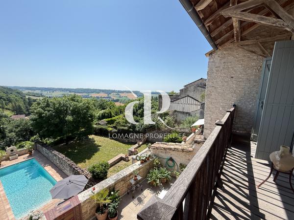 Castelnau-Montratier (46170) Résidence de prestige au cœur d'un village bastide