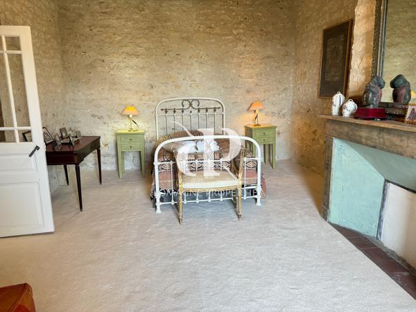 Castelnau-Montratier (46170) Résidence de prestige au cœur d'un village bastide