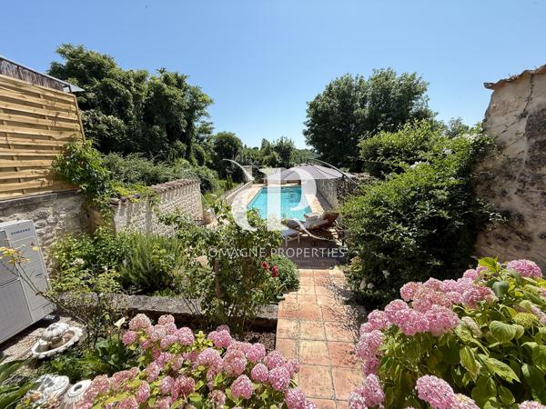 Castelnau-Montratier (46170) Résidence de prestige au cœur d'un village bastide