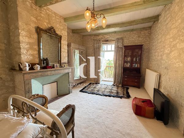 Castelnau-Montratier (46170) Résidence de prestige au cœur d'un village bastide