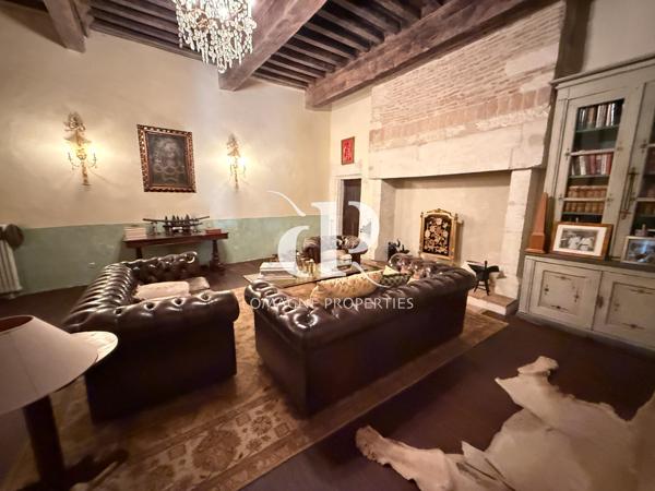 Castelnau-Montratier (46170) Résidence de prestige au cœur d'un village bastide